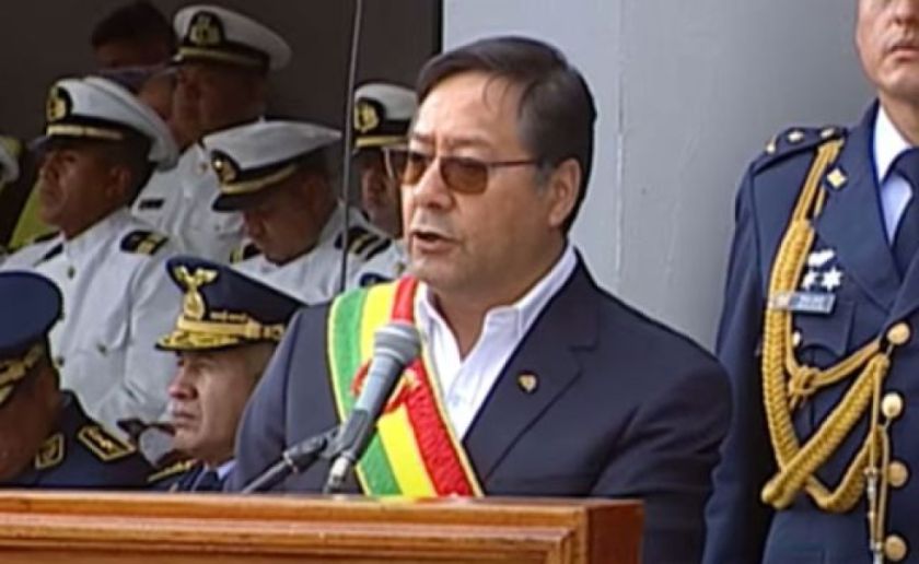 Presidente Arce advierte a militares sobre “amenazas” a la gobernabilidad 