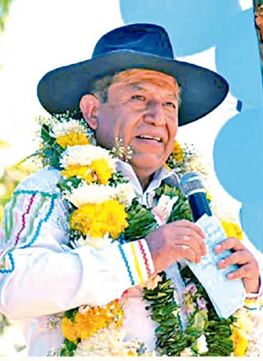 Choquehuanca critica culto a la personalidad
