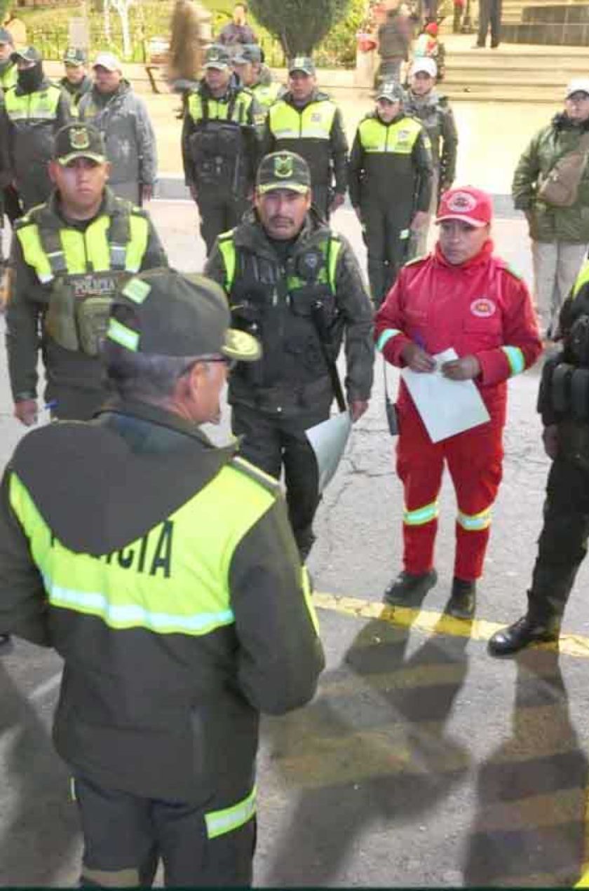 Más de 200 policías salen a las calles a patrullar