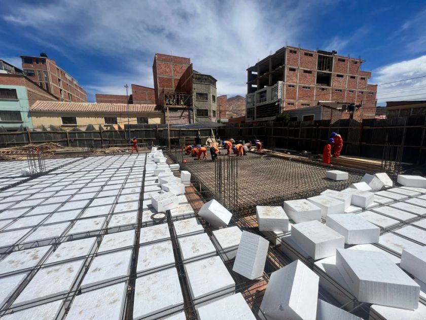 Obras del mercado Chuquimia superan el 25 por ciento con vaciado de losa
