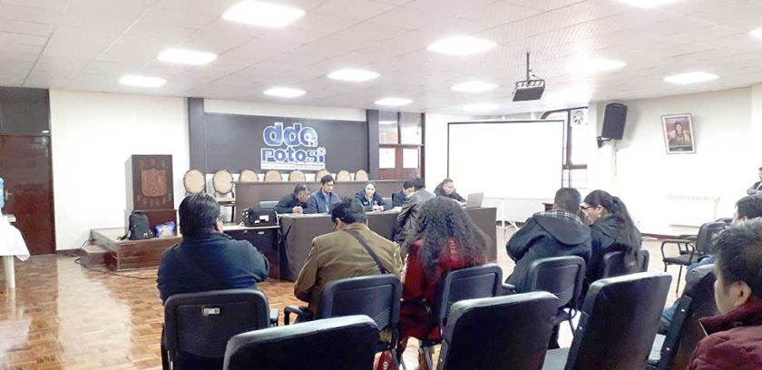 Califican méritos a aspirantes a las direcciones distritales
