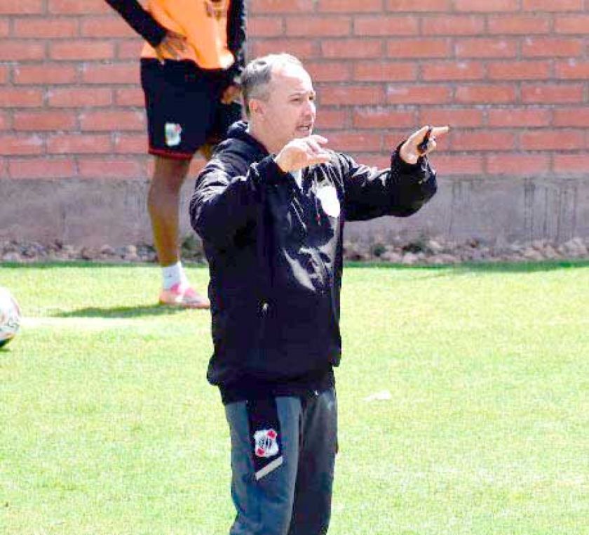 El estratega Flavio Robatto es tentado por varios clubes