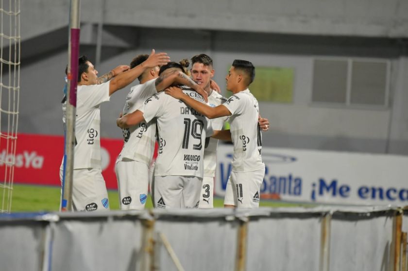 Bolívar gana la primera final con un ajustado 2-1
