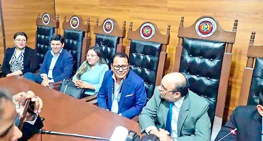 Lima desahucia juicio a tribunos y justifica prórroga de mandato