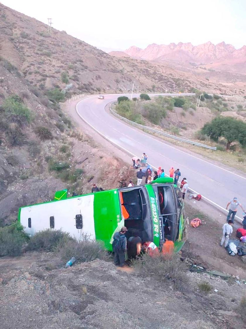 Accidente de flota causa 19 heridos en el camino de Potosí hacia Sucre