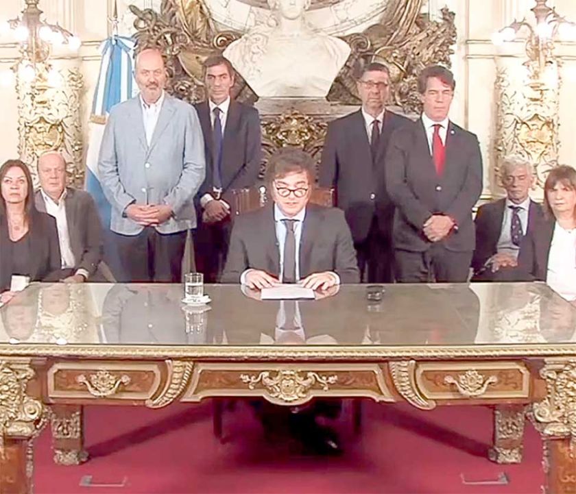 Milei ordena desregular la economía por decreto