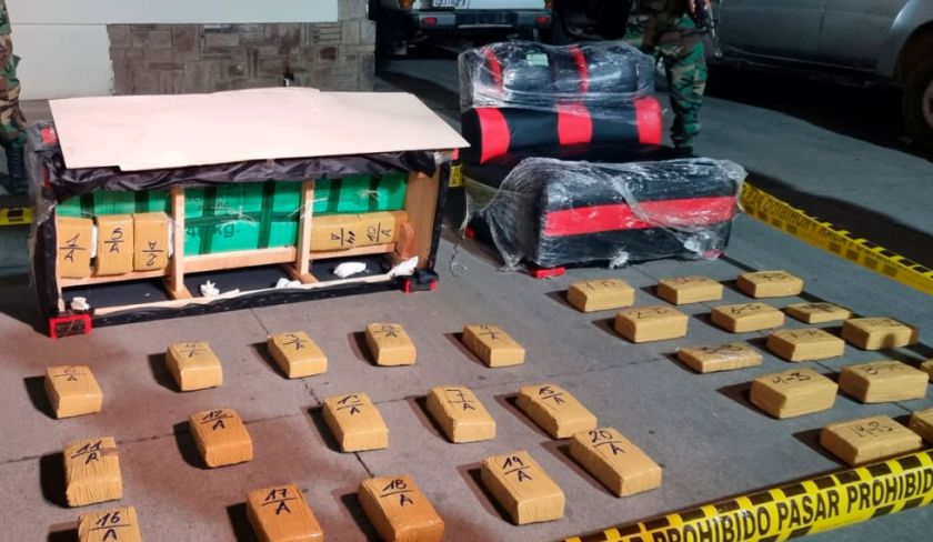 Cochabamba: Encuentran 34 kilos de marihuana ocultos dentro de sillones