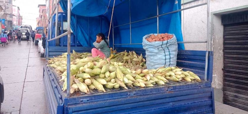 Reportan elevación de precios de alimentos durante fin de semana