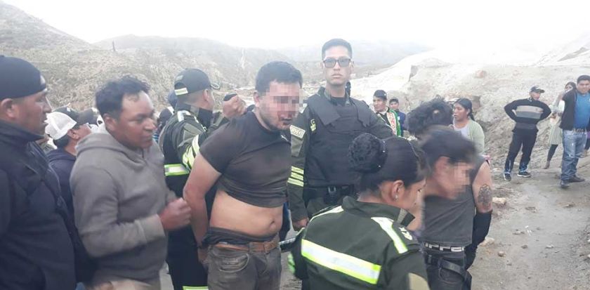 Retenidos por presunto robo de vehículo fueron entregados a la Policía
