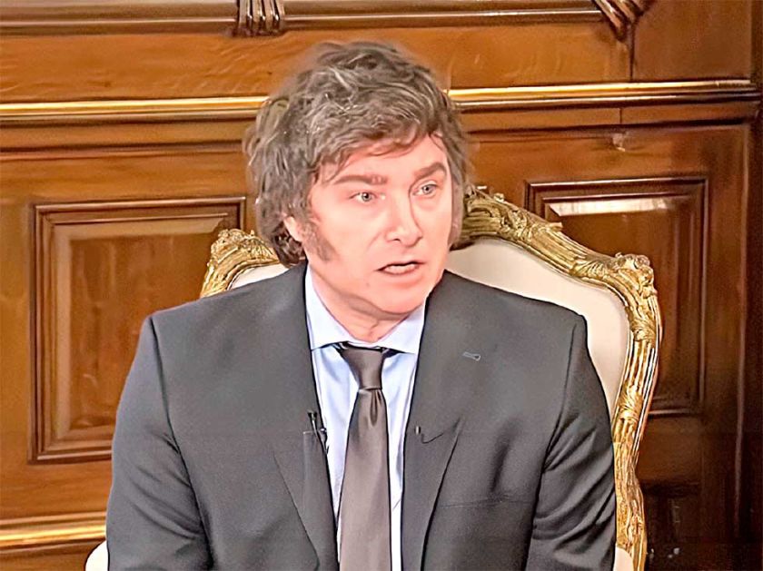 Milei enfrenta cascada de demandas; advierte con llamar a plebiscito