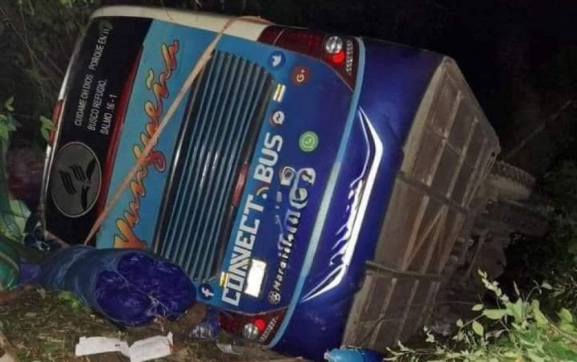 La Paz: Flota Yungueña se embarranca en el norte paceño; Policía reporta al menos tres fallecidos