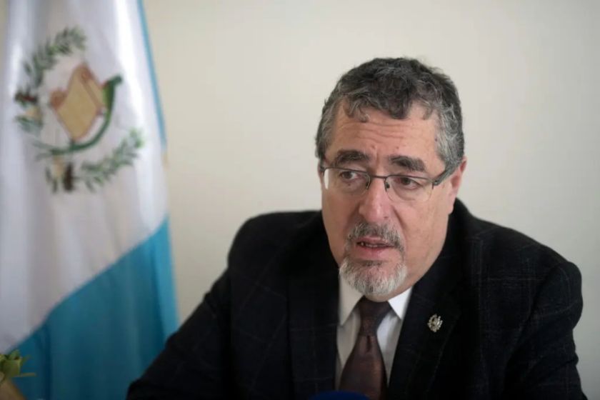 El presidente electo de Guatemala dice que revertirá las decisiones “absurdas” de Giammattei