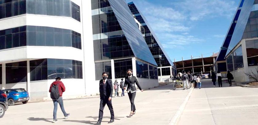 Postulación a becas cierran en febrero