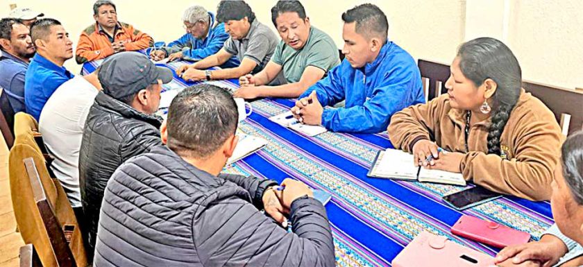 Gobierno desmiente a Evo sobre un plan en su contra