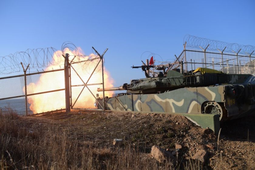 Corea del Sur responde con maniobras de fuego real a un ensayo artillero norcoreano en el mar Amarillo
