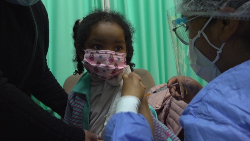 Ministerio de Salud recomienda vacunación contra el COVID-19 a los escolares antes que inicien las clases