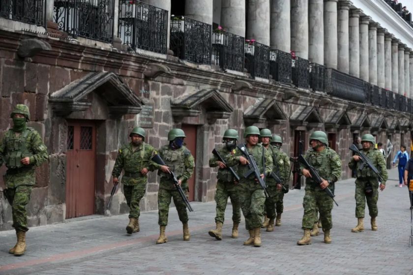 El presidente de Ecuador declara el conflicto armado interno y pide acción militar ante la violencia