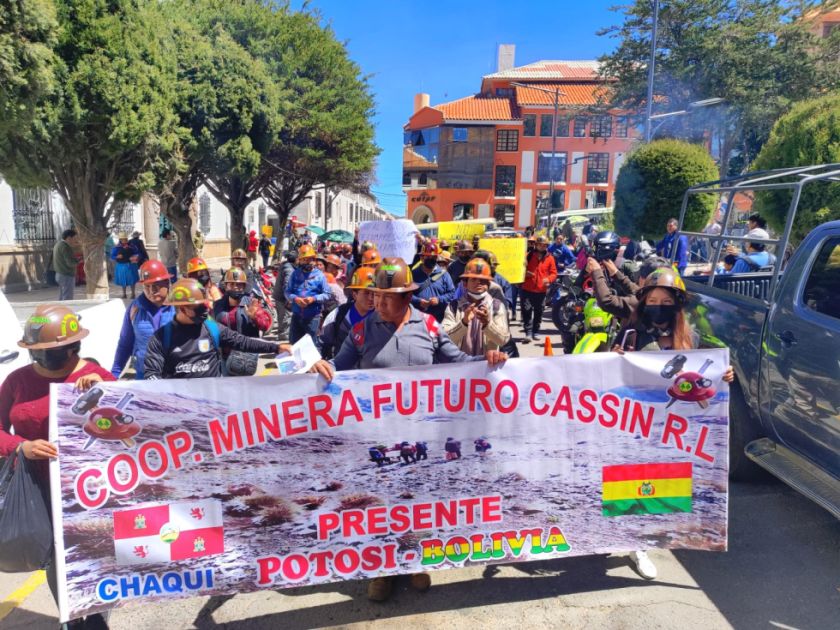 Mineros denuncian robos y amenazas de ladrones de mineral y equipamiento