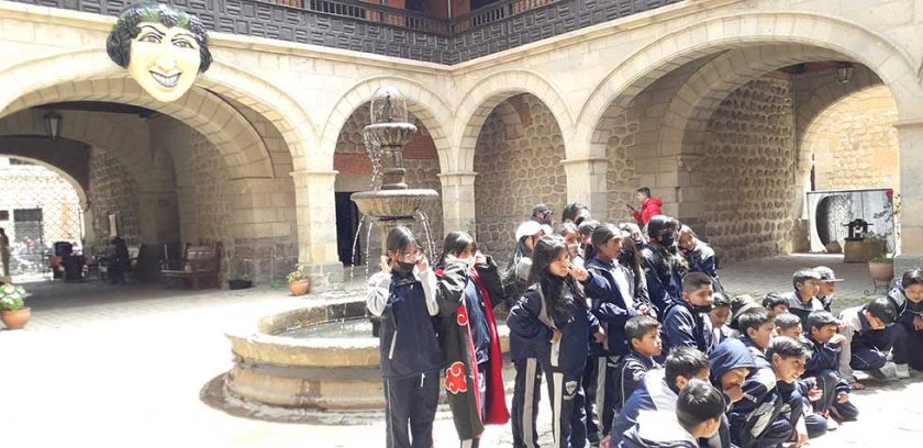 La Casa de Moneda se abre a familias que llegan en vacaciones