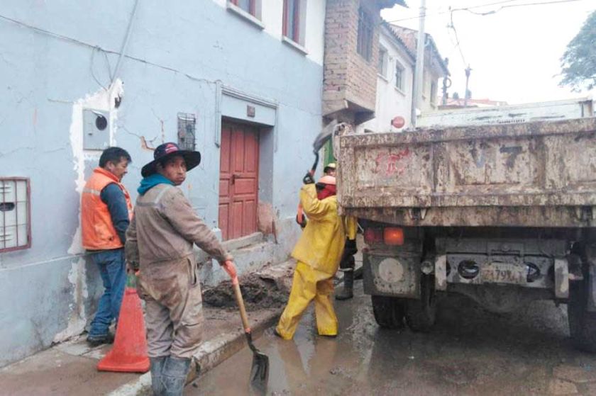 Trabajadores en construcción se declaran en emergencia