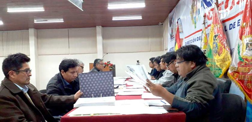 Califican méritos de los postulantes a direcciones de escuelas en Potosí