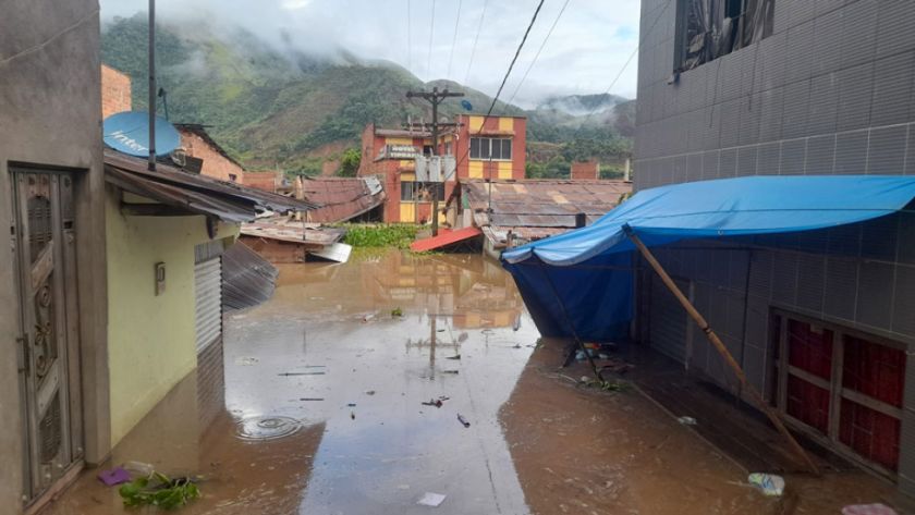 La Paz: Dos muros de contención colapsaron por las lluvias en Tipuani