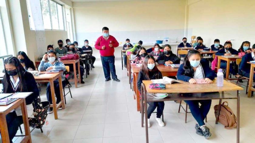 Autoridades definirán medidas para el retorno seguro a clases