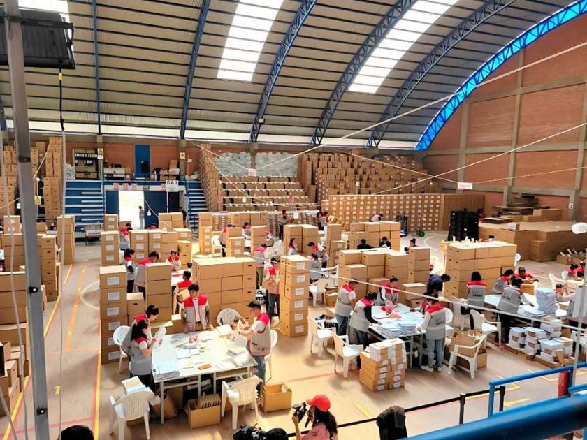 El INE envía las primeras cajas censales a Oruro y alistan más material