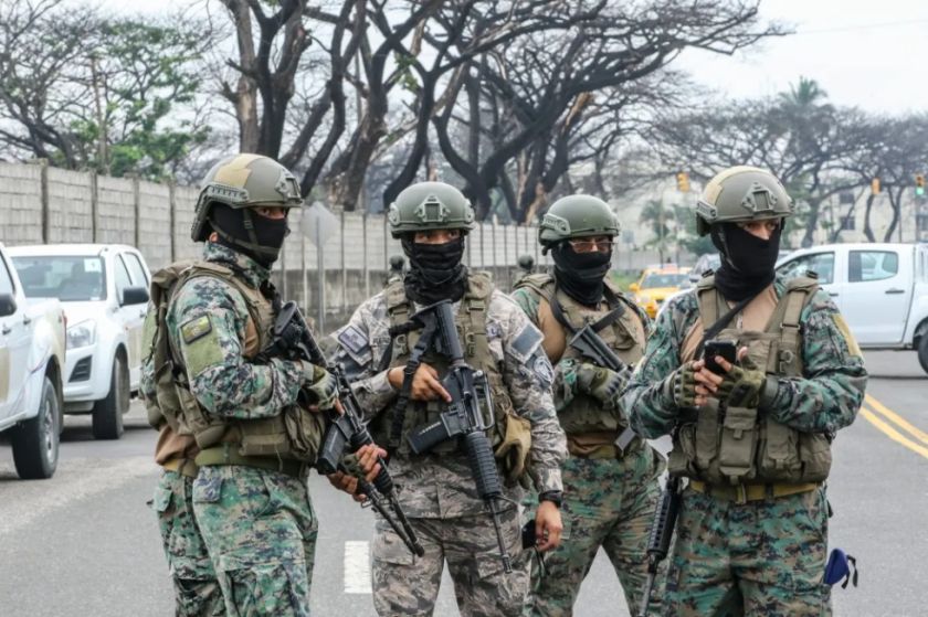 Implementan seguridad para la llegada a Ecuador de la familia de ‘Fito’ deportada de Argentina