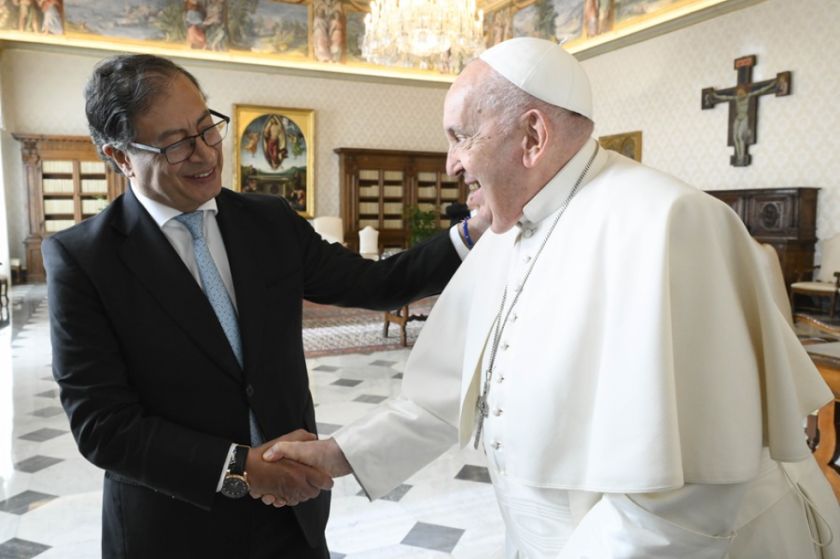 El presidente de Colombia propone al Papa Francisco una ronda de negociaciones con el ELN en el Vaticano