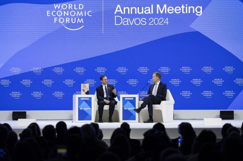 La Fiscalía suiza recibe una denuncia penal contra el presidente israelí tras viajar a Davos