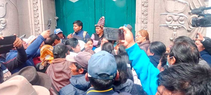 Los “evistas” anuncian bloqueo vial y piden que se cambie al Gobernador