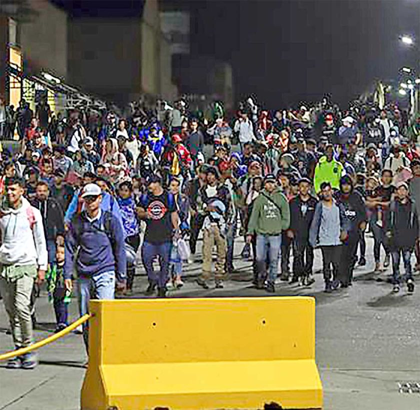 Honduras: Medio millar de migrantes parten hacia EEUU  