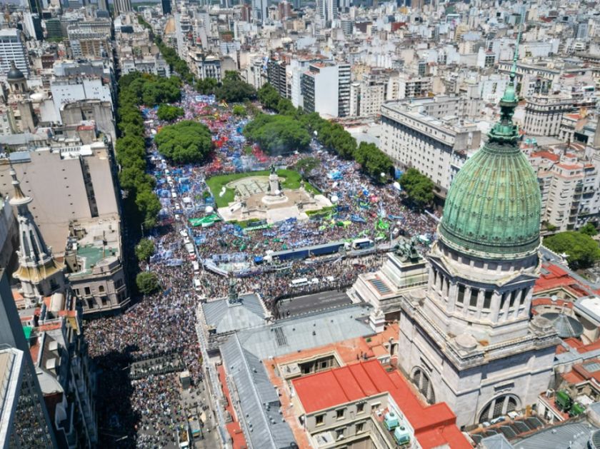 Concluye la huelga general convocada en Argentina contra las reformas de Milei