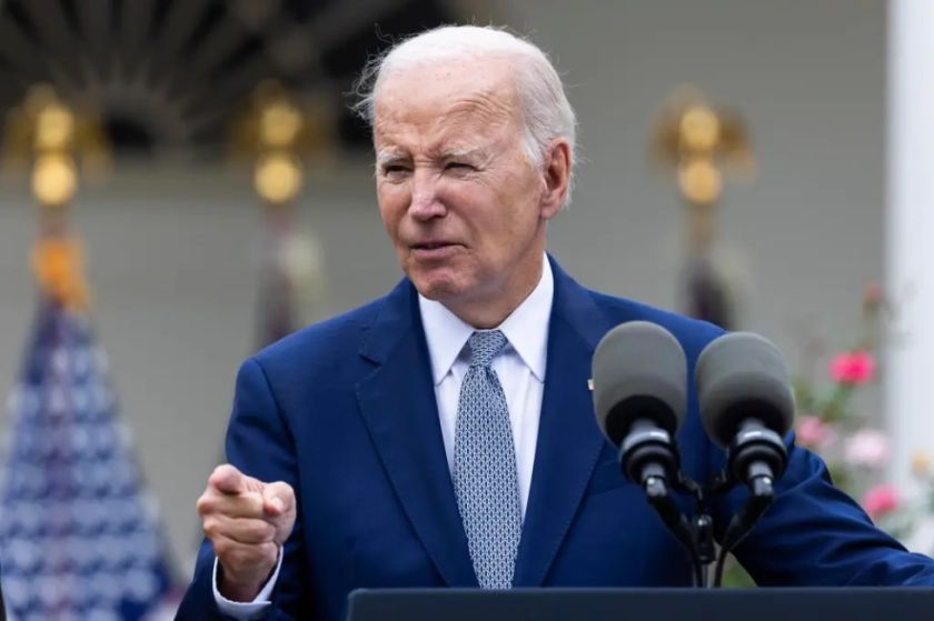 Biden urge al Congreso a elevar el control de armas después de un tiroteo en Chicago