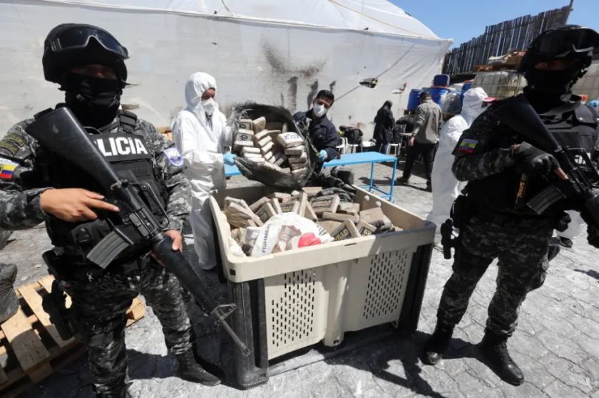 Ecuador destruye el mayor decomiso de droga de su historia, de 21,5 toneladas de cocaína