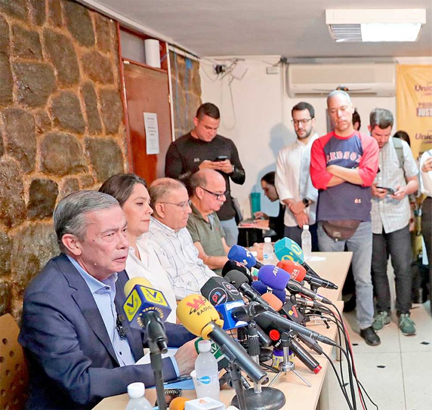 Caracas: Exclusión de Machado causa rechazo de expresidentes