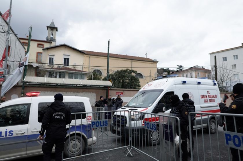 Un tiroteo durante la misa en una iglesia católica de Estambul deja un muerto