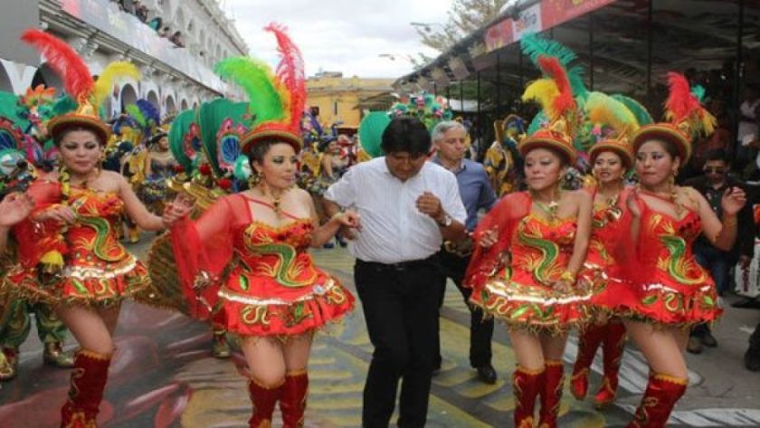 En Oruro declaran persona no grata a Evo por atentar contra el Carnaval con bloqueos