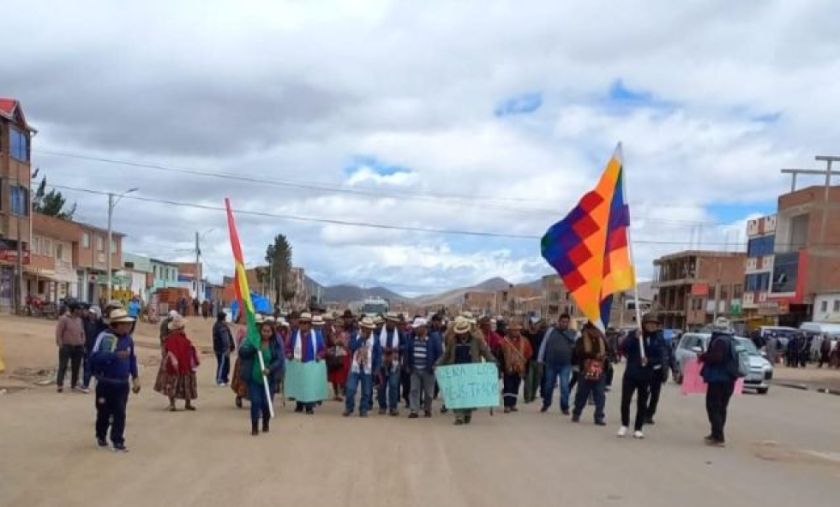El "evismo" cede y declara un cuarto intermedio en su bloqueo de carreteras