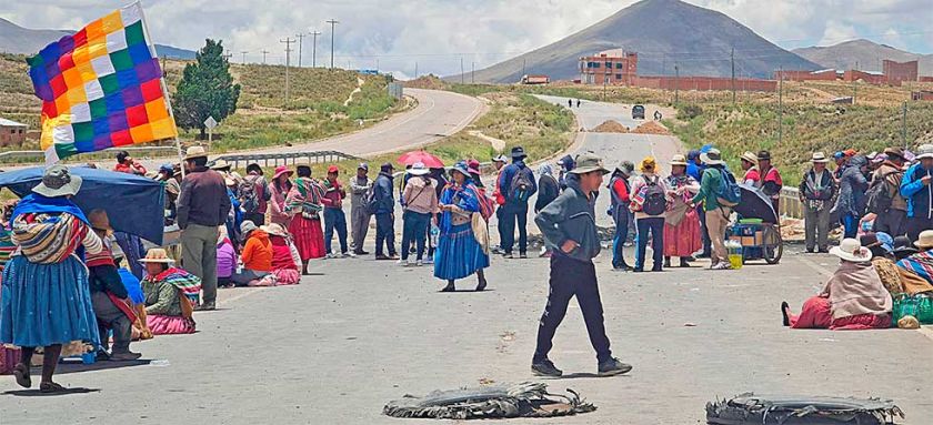 Bloqueadores despejan carreteras;  Gobierno alerta millonaria pérdida