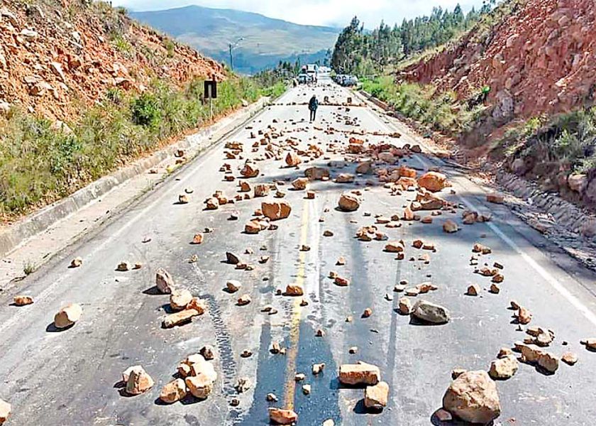Pese a acuerdos, ‘evistas’ mantienen   bloqueos en 8 zonas de Cochabamba
