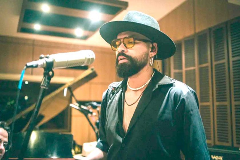 Lalo Yaha, el venezolano que pasó de cantar en buses a arrasar en redes