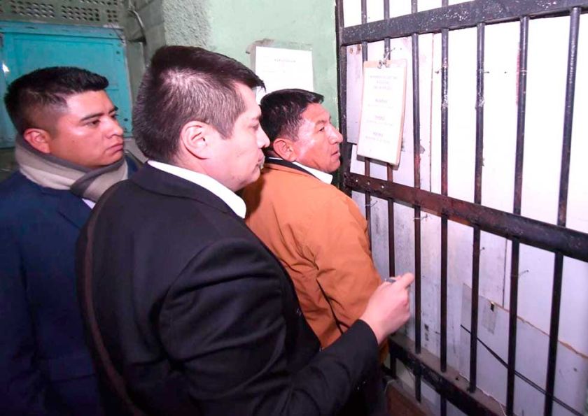 El gobernador Mamani está a  punto de quedar en libertad