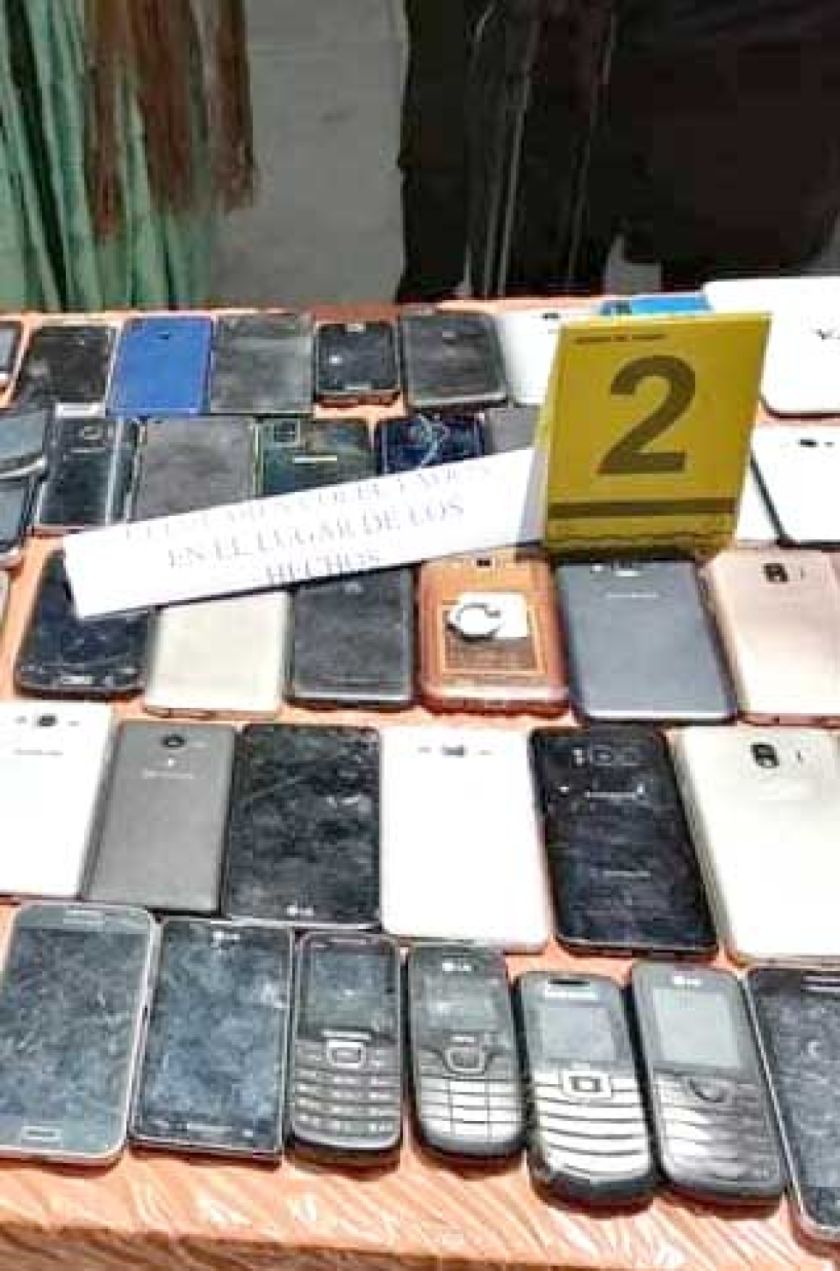 Delincuentes roban celulares a bordo de una motocicleta