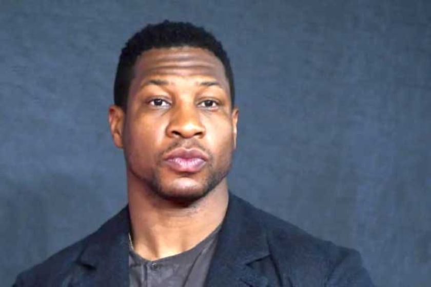 Aplazan la sentencia contra Jonathan Majors en caso por violencia machista