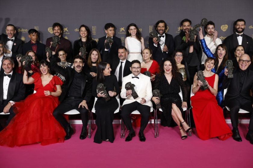 ‘La sociedad de la nieve’ arrasa en los Goya en que resuena el grito ‘Se acabó’