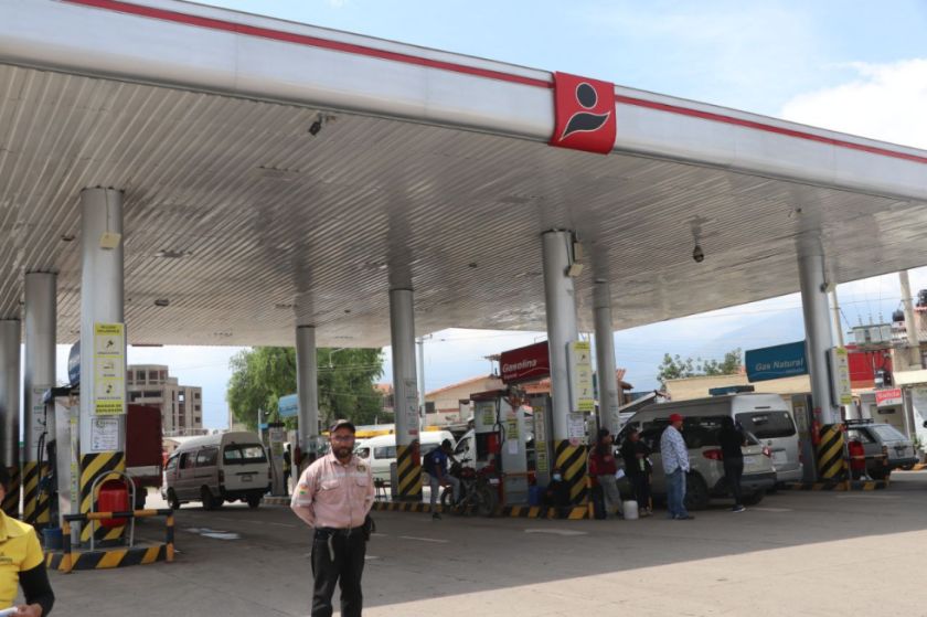 Ministro afirma que el abastecimiento de combustibles retornó a la normalidad en todo el país
