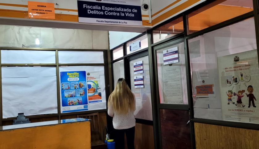 Investigan la muerte de una mujer que cayó del octavo piso de una vivienda en La Paz