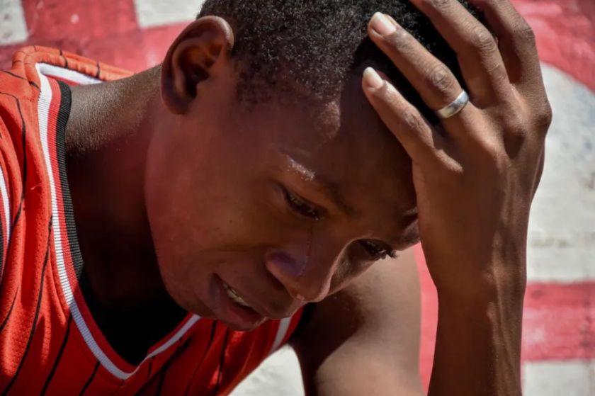 Centenares de desplazados haitianos huyen de la guerra entre bandas